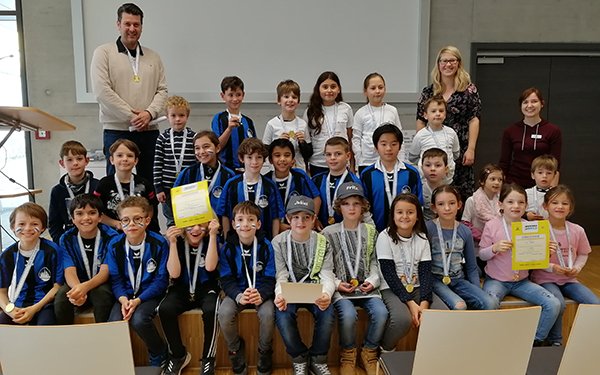 Schülergruppe bei LegoLeagueJunior