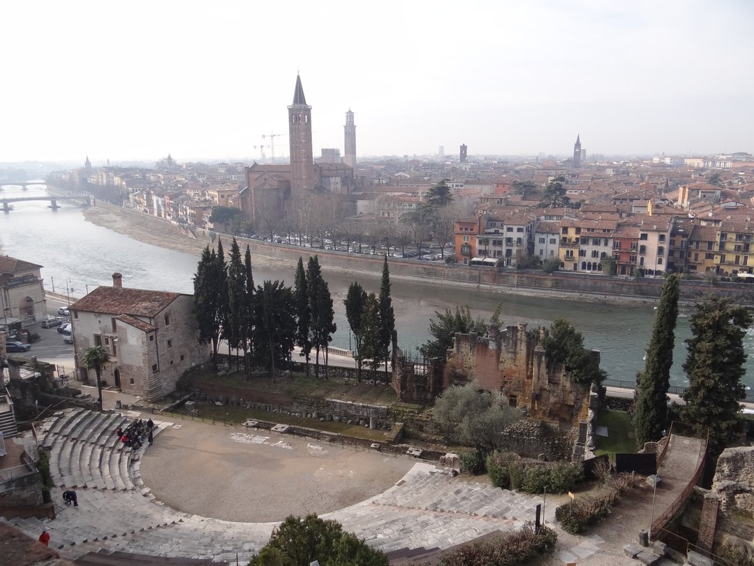 Blick auf das römische Theater von Verona.