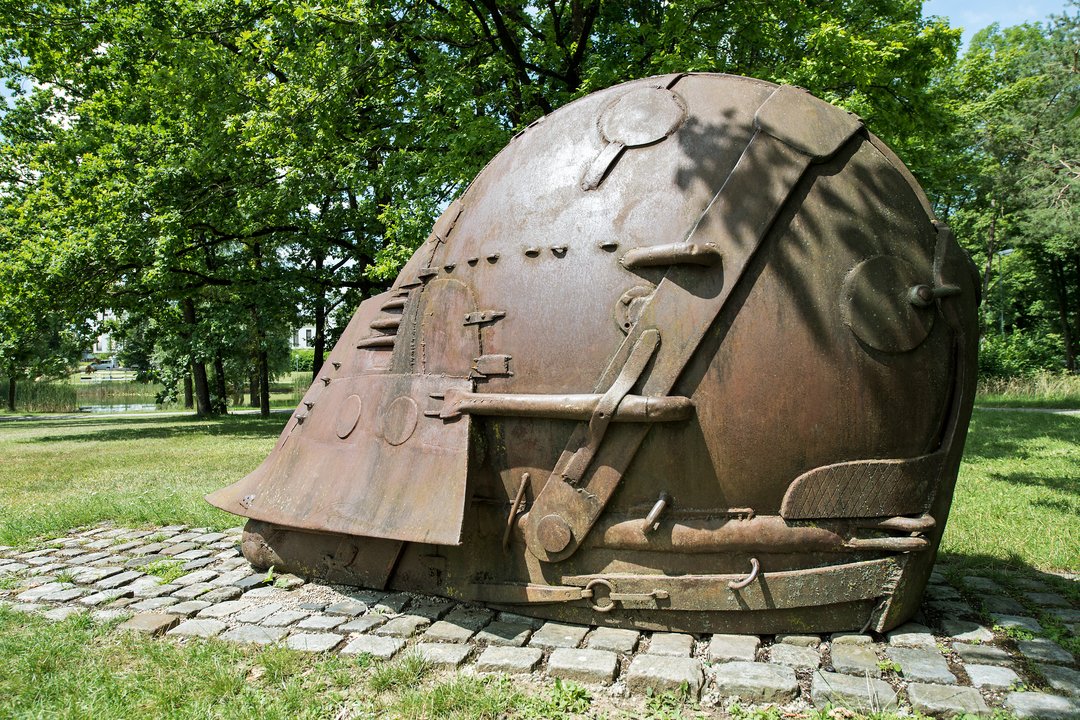 Auf dem Bild sieht man das Kunstwerk Kopfform von Wolfgang Bier