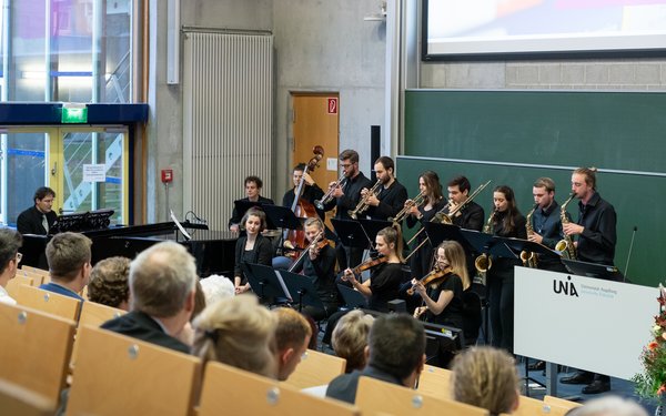 Musikerinnen und Musiker bei der Zentralen Promotionsfeier