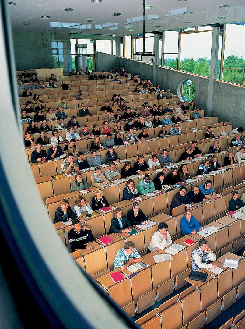 1999 | Umzug auf den Campus