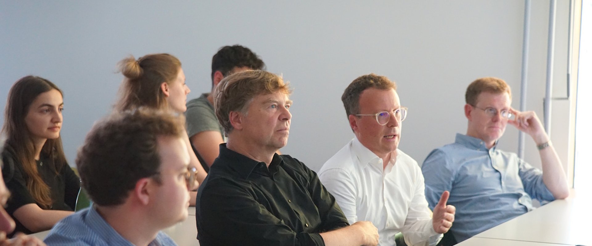 Zuhörerinnen und Zuhörer beim Augsburger Rechtsgespräch mit Herrn Prof. Kaspar.