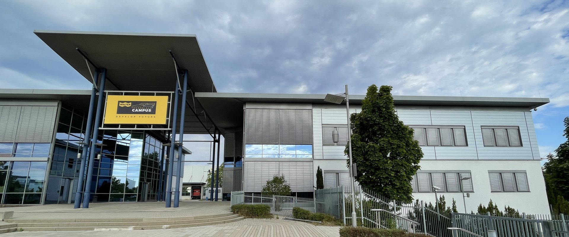 Außenansicht eines Bürogebäudes