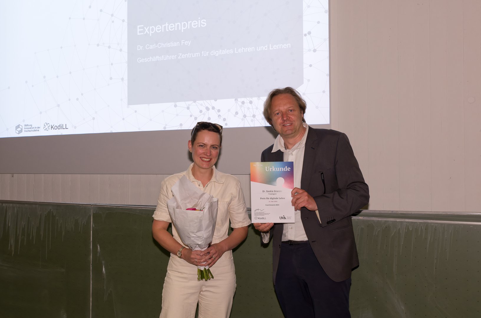 Preis für digitale Lehre an Dr. Saskia Grandel verliehen