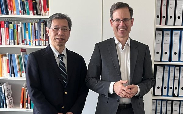 Prof. Katsuyoshi Kato und Prof. Dr. Johannes Kaspar