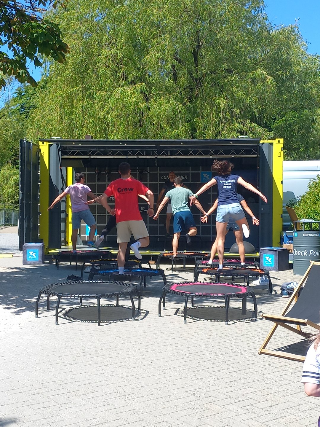 Trampolinspringen am Gesundheitstag