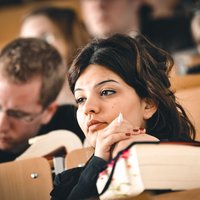 Studentin im Hörsaal