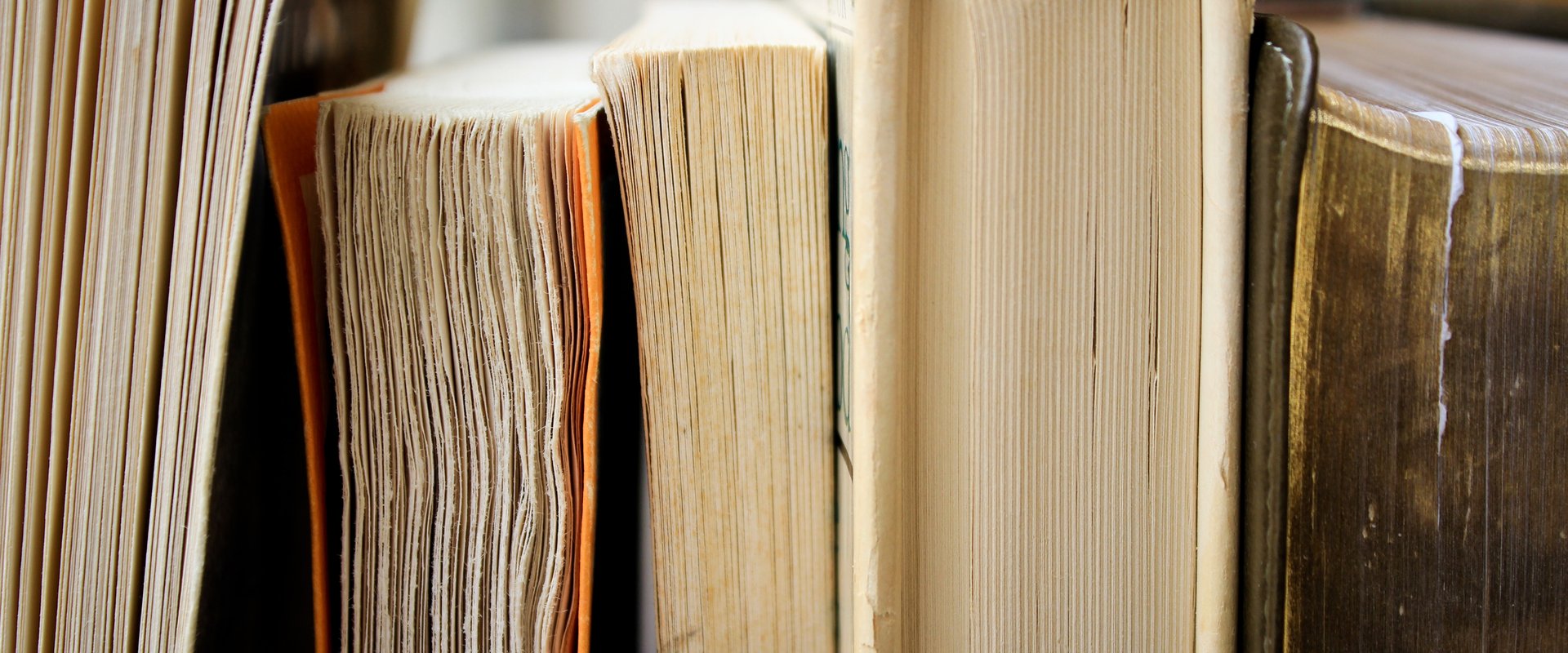 Bild zeigt diverse Bücher, allerdings nicht die Titel