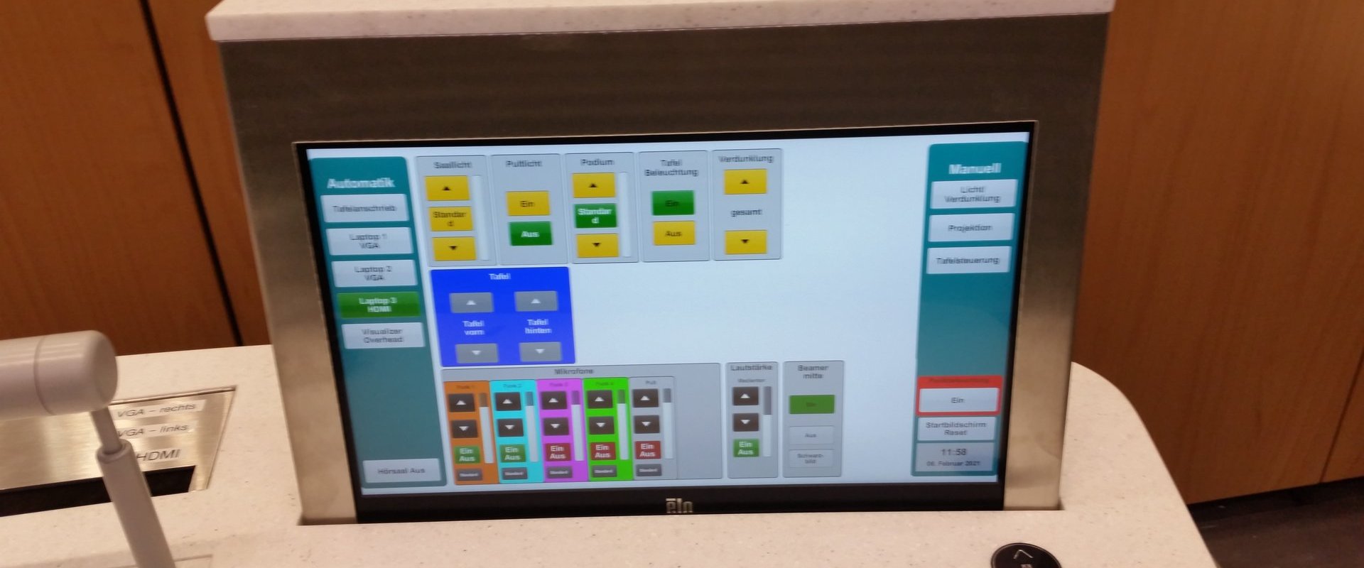 Die Steuerung der Multimediafunktionen erfolgt über den Monitor, der jetzt rechts am Üult verbaut ist