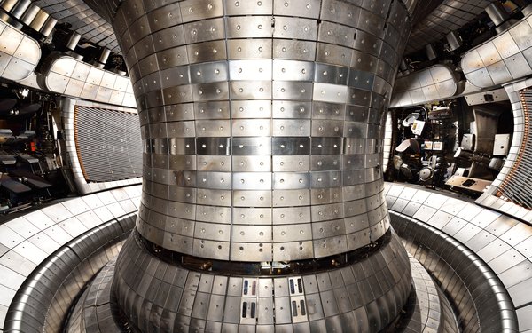 Blick in das Plasmagefäß der Fusionsanlage ASDEX