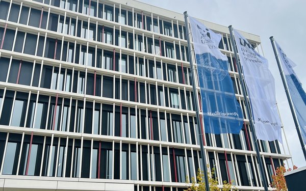 Lehrgeb?ude der Medizinischen Fakult?t bei der Er?ffnung