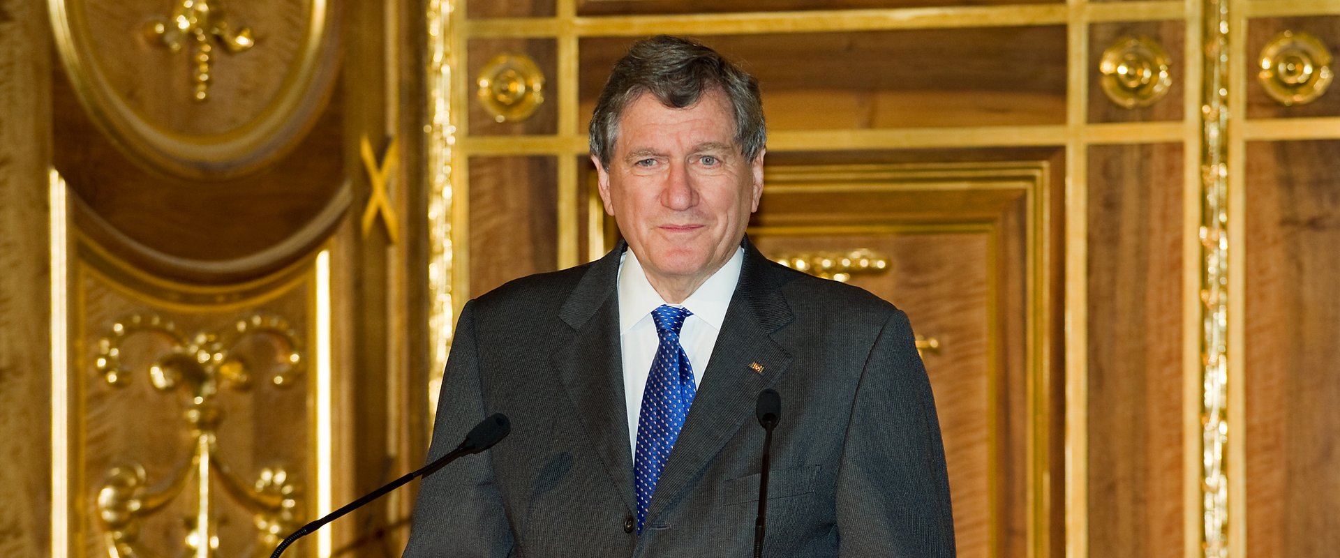 Portraitbild von Richard Holbrooke, Preisträger des Mietek Pemper Preises 2009