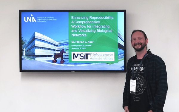 Dr. Florian J. Auer präsentiert sein Poster auf der European Bioconductor Conference 2024