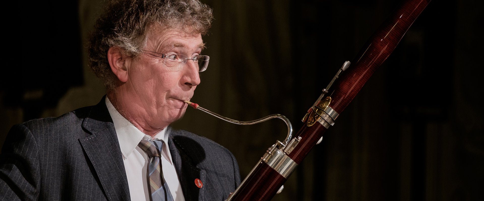 Professor Karsten Nagel beim Spielen des Fagotts