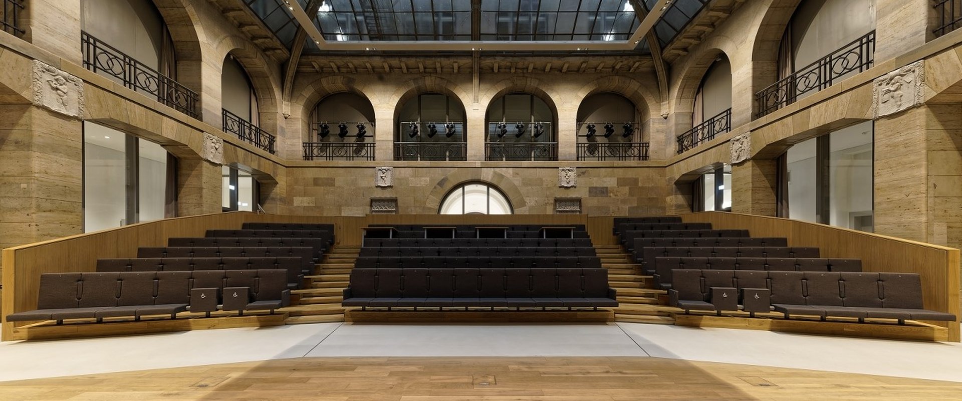 Konzertsaal von vorne