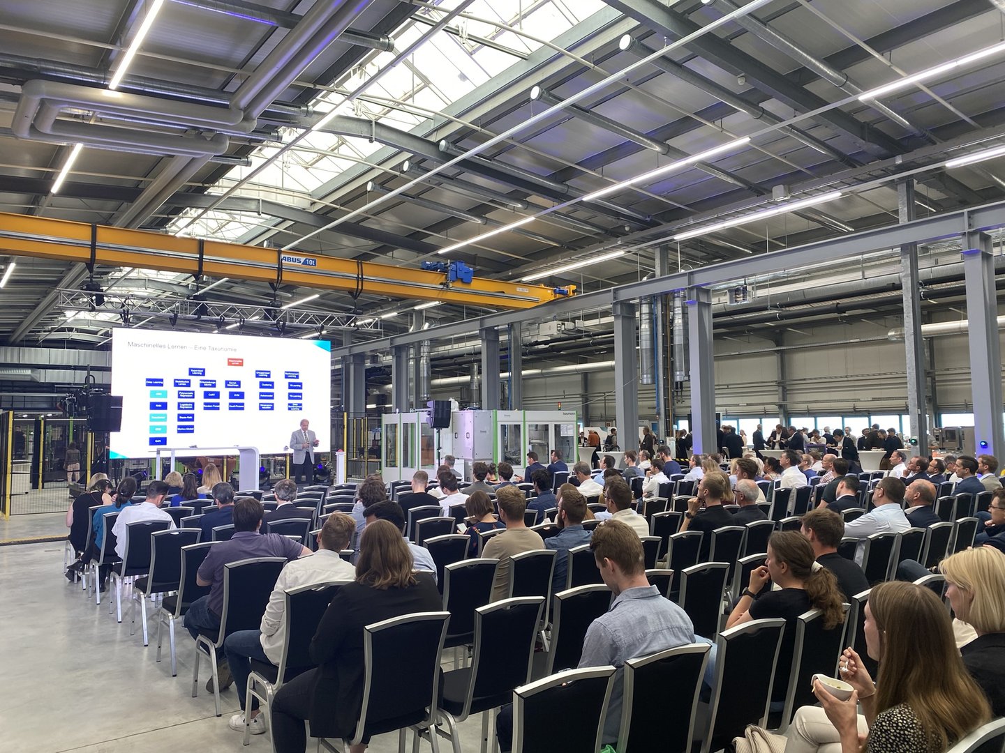 ISSE bei Eröffnung des KI-Erlebnisraums "Halle 43"