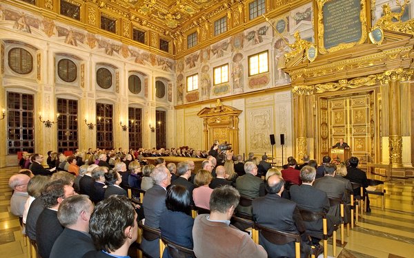 Foto des Goldenen Saals der Stadt Augsburg während eines Festaktes
