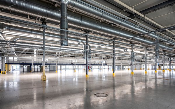 Eine Innenansicht der leeren Halle 43.