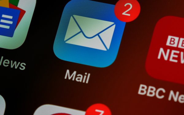 E-Mail Symbol auf Smartphone Homescreen