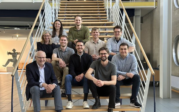 Teamfoto April 2025 1000