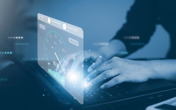 Laptop mit Speedtest