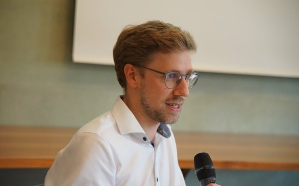 Summoning the Demon – Chancen und Risiken von KI für die Wissenschaft