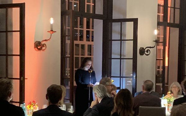 Dr. Nora Zapf bei der Verleihung des Paul-Scheerbart-Preis 2025