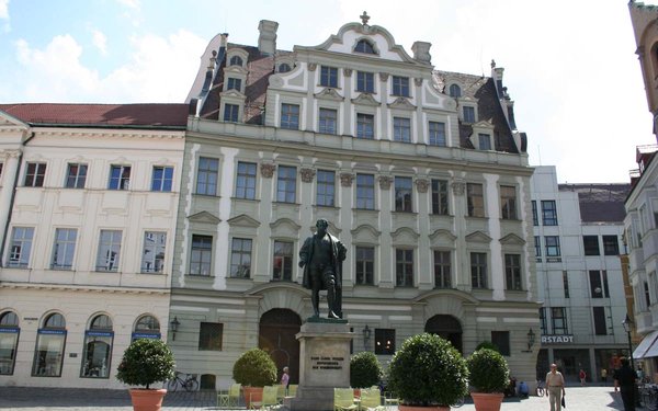 Fuggerplatz mit Köpfhaus