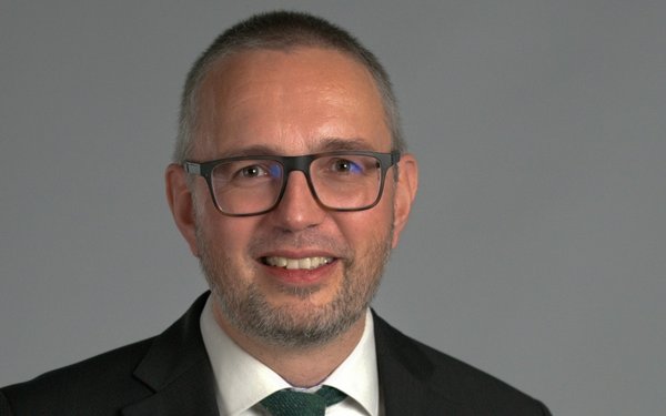 Portraitfoto von Prof. Dr. Alexander Hellgardt