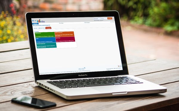 Laptop zeigt die VIBS Website