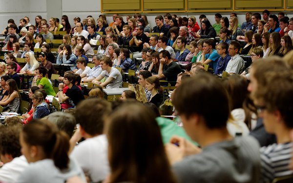 Studierende im Hörsaal