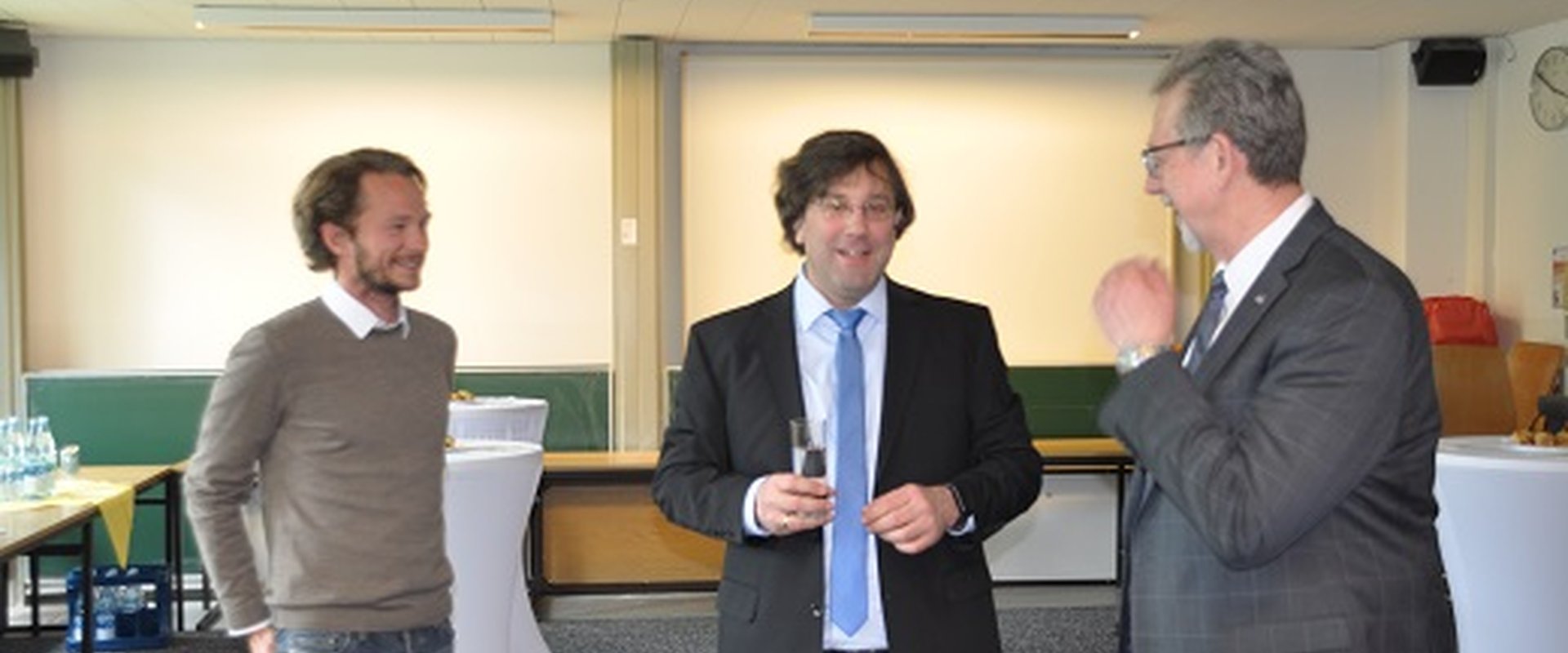 Vortragender und Geschäftsführender Direktor sowie Prof Peter im Gespräch
