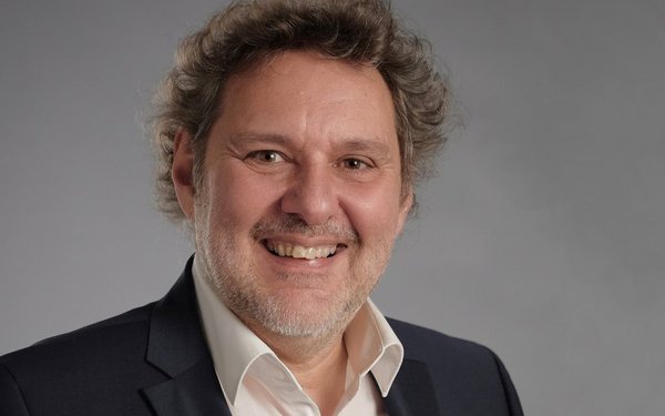 Prof. Axel Tuma