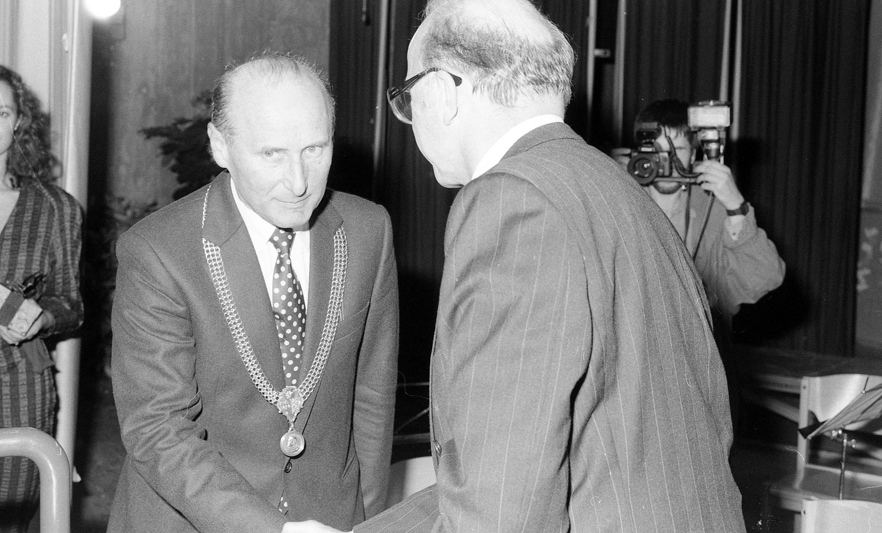 Amtsübergabe des scheidenden Präsidenten Prof. Dr. Josef Becker (rechts) an den nunmehrigen Rektor Prof. Dr. Reinhard Blum