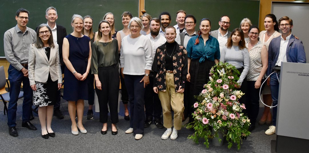 Gruppenbild des Teams anlässlich der Eröffnung des Instituts für Ethik und Geschichte der Gesundheit in der Gesellschaft.