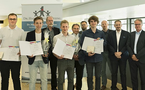 Gruppenbild der Gewinner des Riegel Fachpreis
