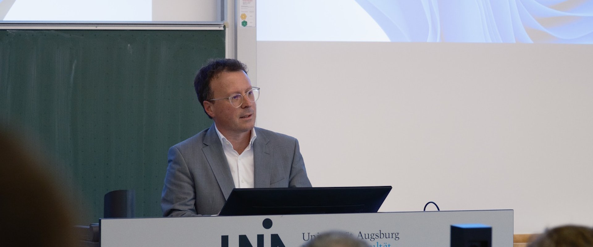 Legal Masterclass 2025 / Prof. Kubiciel vor grüner Tafel