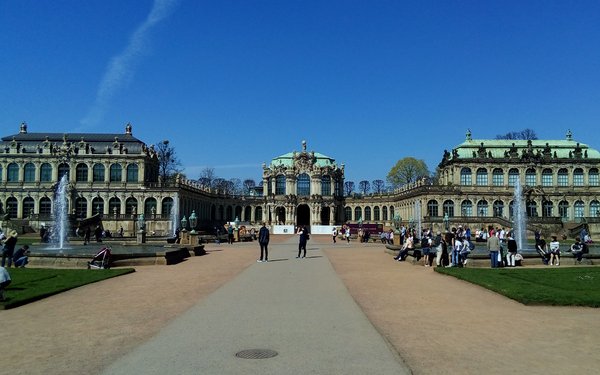 Foto des Zwingers in Dresden mit Mathematisch-Physikalischem Salon