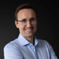 Dr. Alexander Starnecker