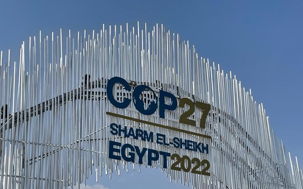 Gebäude mit Logo des COP27