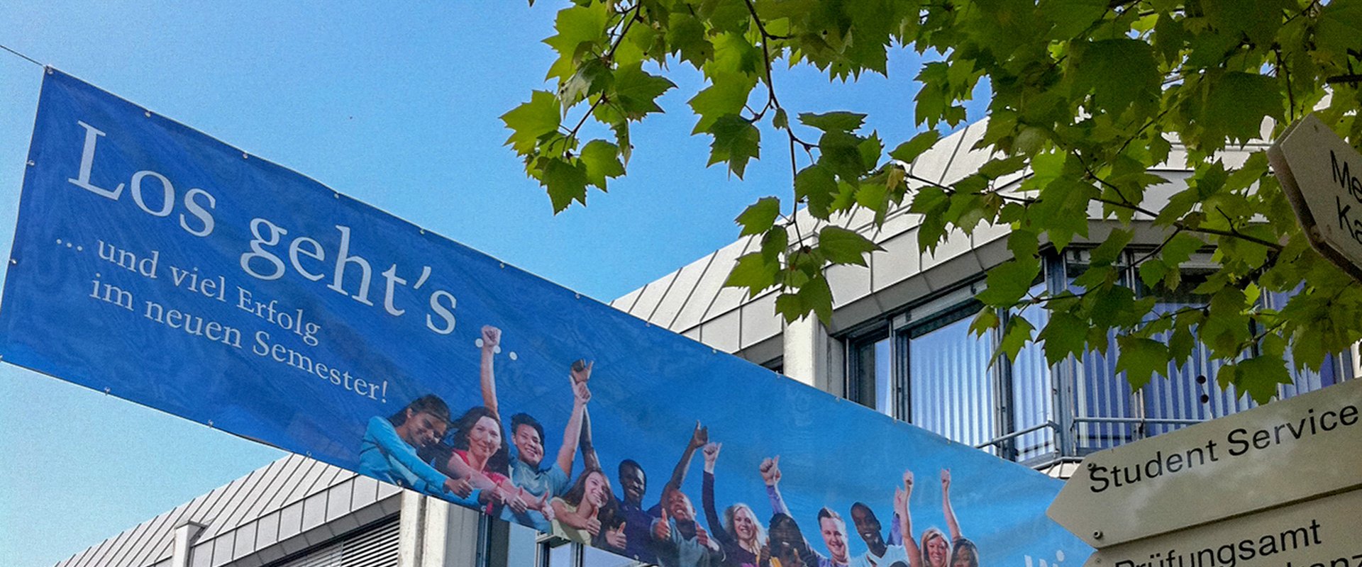 Banner mit der Aufschrift "Los geht´s" zum Studienstart