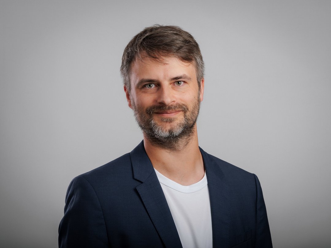Porträtfoto von Prof. Dr. Dennis Kundrat