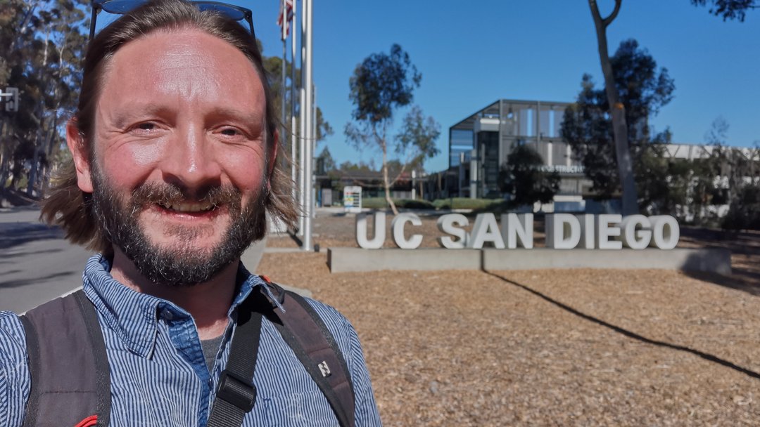 Forschungsaufenthalt im Ideker Lab: Florian Auer vor der UC San Diego