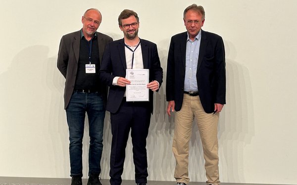 Prof. Elias Wagner erh?lt die Urkunde des Peter M��ller-Preises f��r Schizophrenie