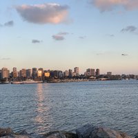 Absnedstimmung mit Blick über das Meer und auf die Stadt Istanbul