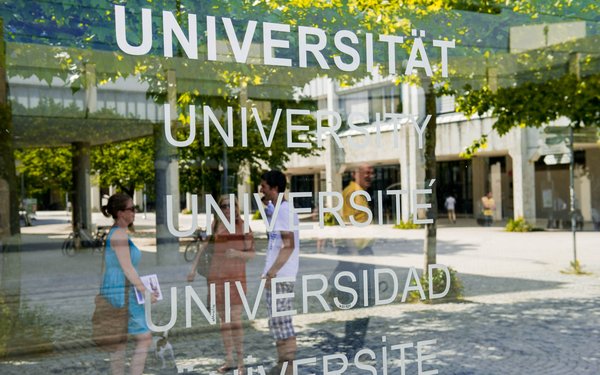 Straßenbahnhaltestelle Universität