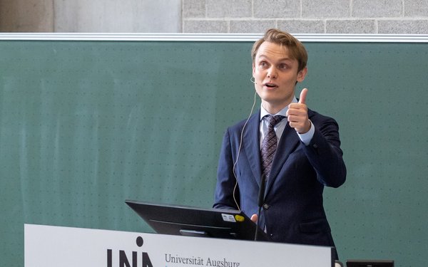 Prof. Dr. Daniel Wolff im Hörsaal
