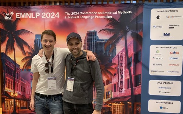 Johann Frei präsentiert GottBERT auf der EMNLP 2024 in Miami