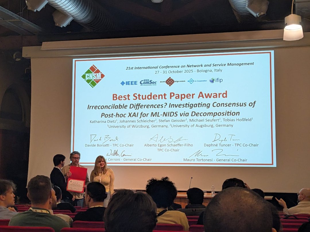 Katharina Dietz receives the "Best Student Paper Award" for her paper "Irreconcilable Differences? Investigating Consensus of Post-hoc XAI for ML-NIDS via Decomposition" at the CNSM 2025
