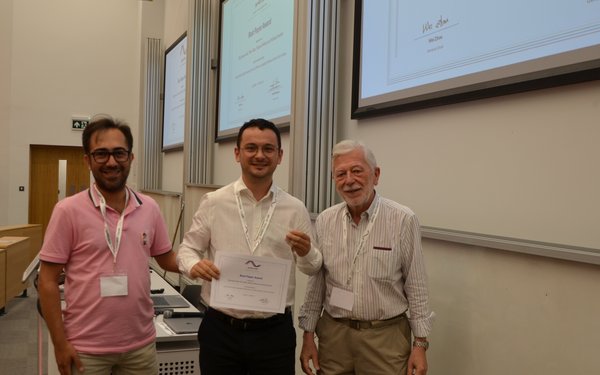Fiip Simonovski receives the Best Paper Award on behalf of our paper